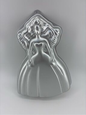 VTG Barbie Cake Pan by Wilton